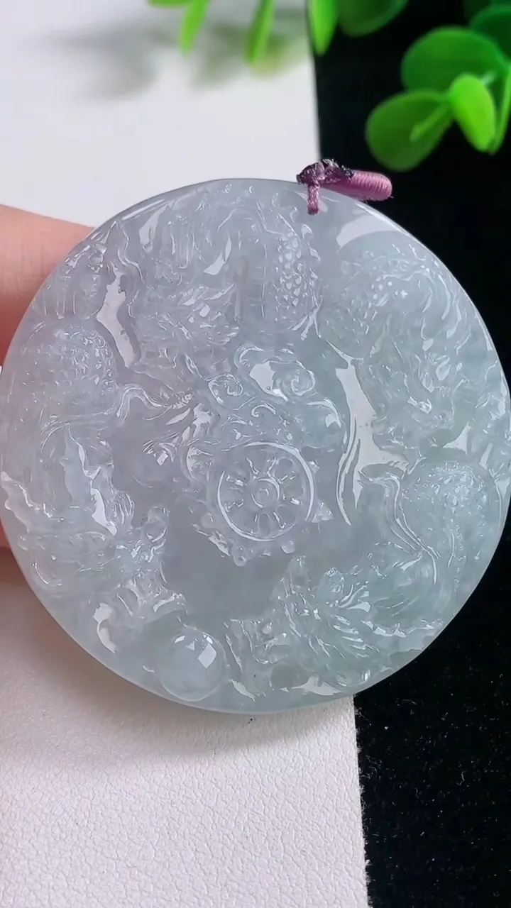 天然A货翡翠九龙至尊 龙牌吊坠，尺寸53.8-9.2，重量:50.39g
11月19日