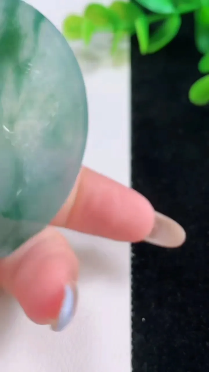 天然A货翡翠牌吊坠，尺寸55.7-4.3，重量:33.07g
11月19日