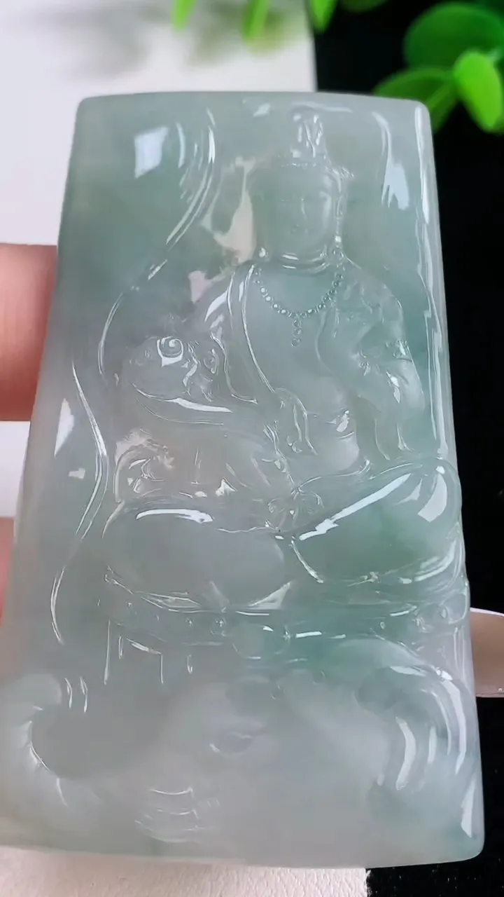 天然A货翡翠普贤菩萨吊坠，尺寸68.7-40-5.5，重量:36.91g
11月19日
