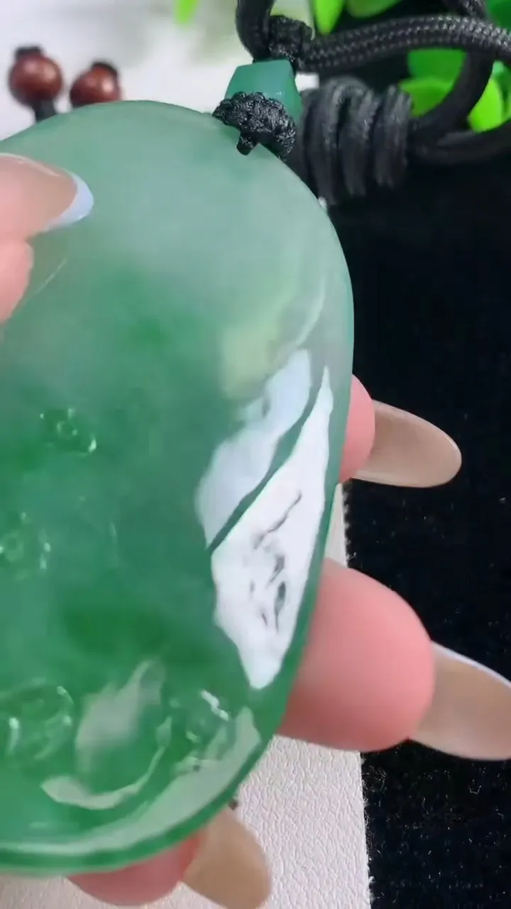 天然A货翡翠文殊菩萨吊坠，尺寸71-46.4-5.3，重量:44.52g
11月19日