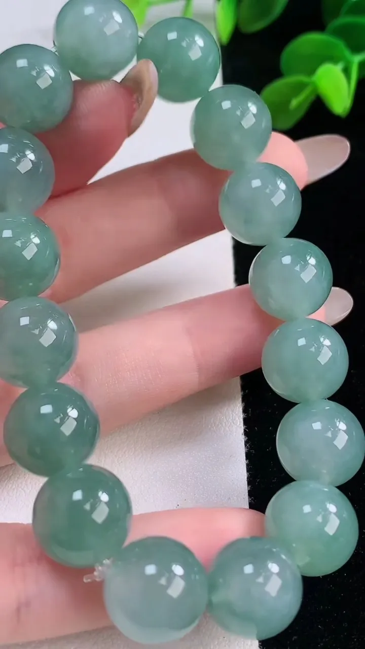 天然A货翡翠圆珠手串，尺寸12.4-16颗，重量:53.89g11月19日
工厂直销收藏佳品,种好水
