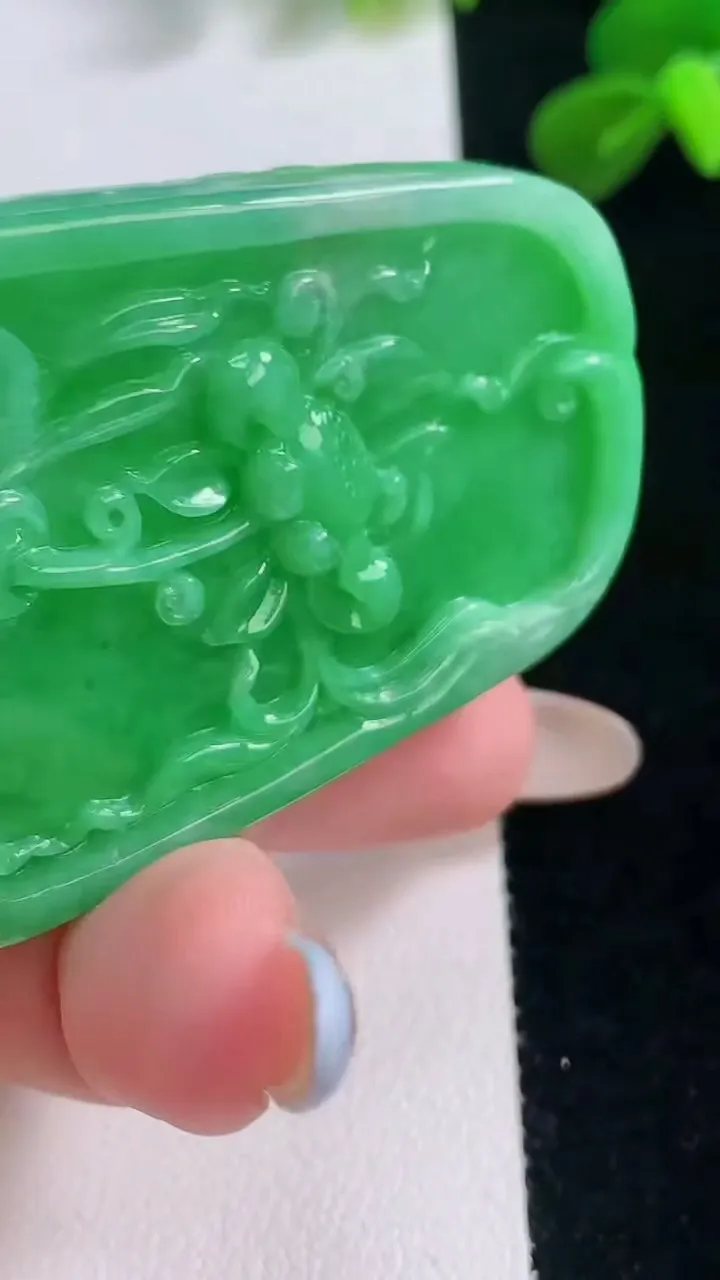 天然A货翡翠和和美美 荷花吊坠，尺寸60-38.2-7.3，重量:39.73g
11月19日