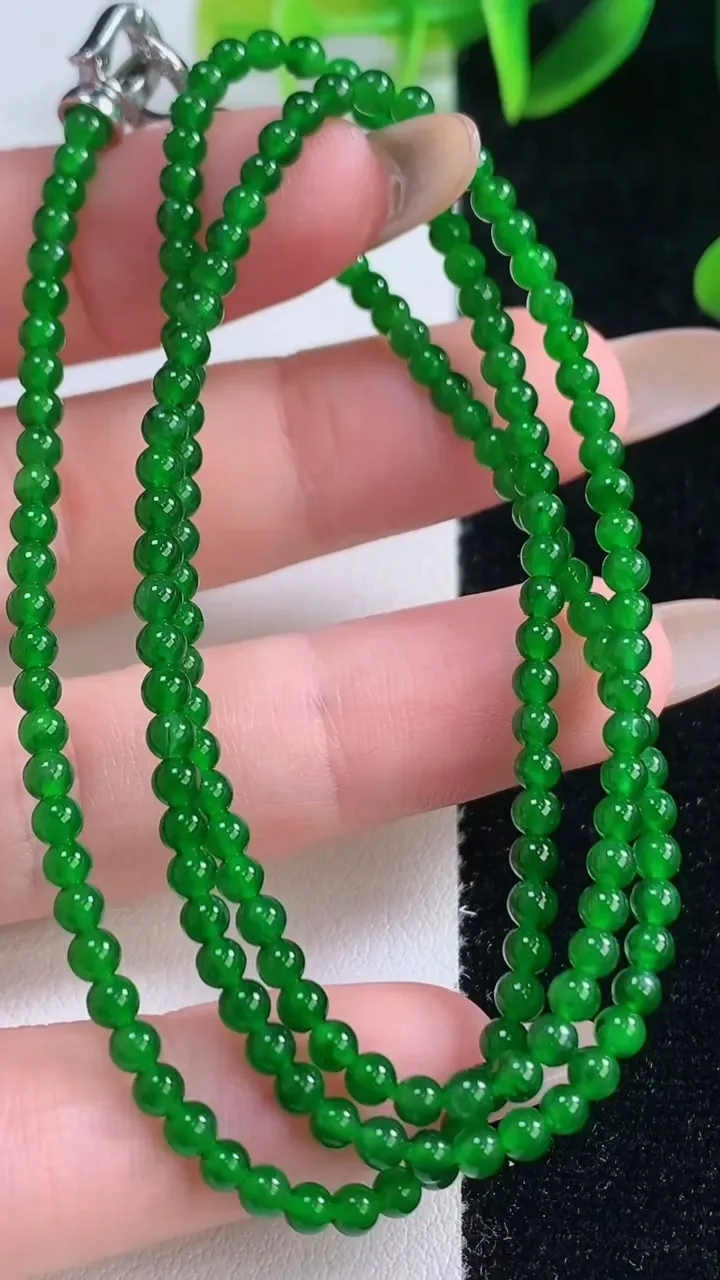 天然A货翡翠小米珠项链，尺寸2.9-175颗，重量:9.39g11月19日
工厂直销收藏佳品,种好水足，色泽均匀，有种有色，上手高大气！