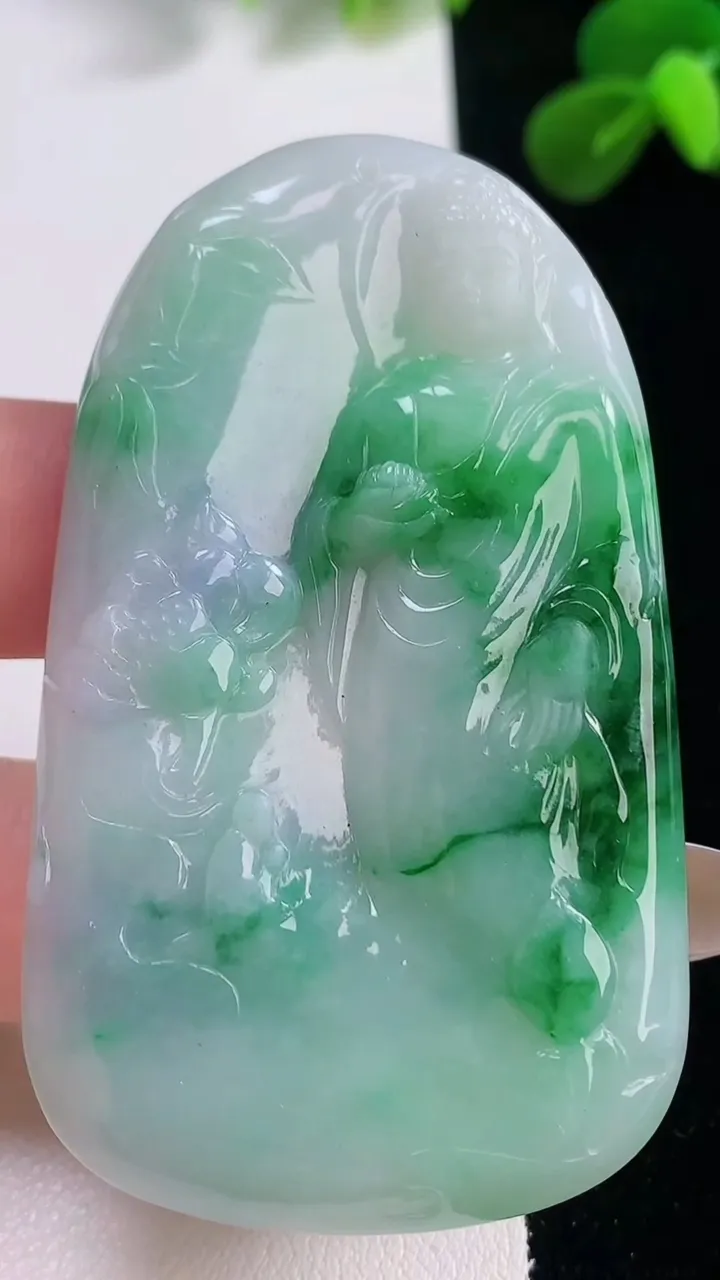 天然A货翡翠阿弥陀佛吊坠，尺寸62.3-37.3-5.2，重量:28.73g
11月19日