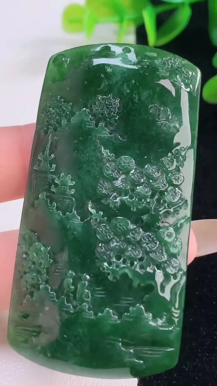 天然A货翡翠山水牌吊坠，尺寸65.6-33-6.3，重量:33.98g
11月19日