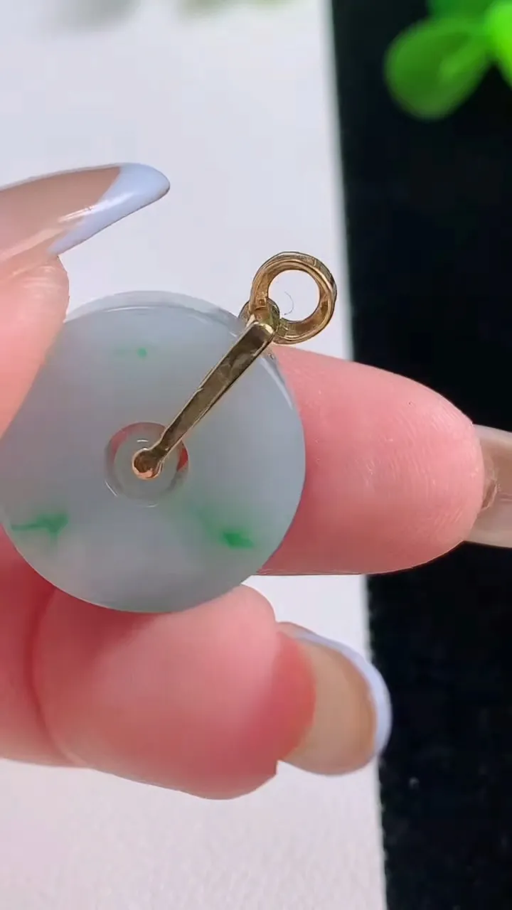天然A货翡翠母子平安扣吊坠，尺寸18.6-6，重量:6.16g
11月19日