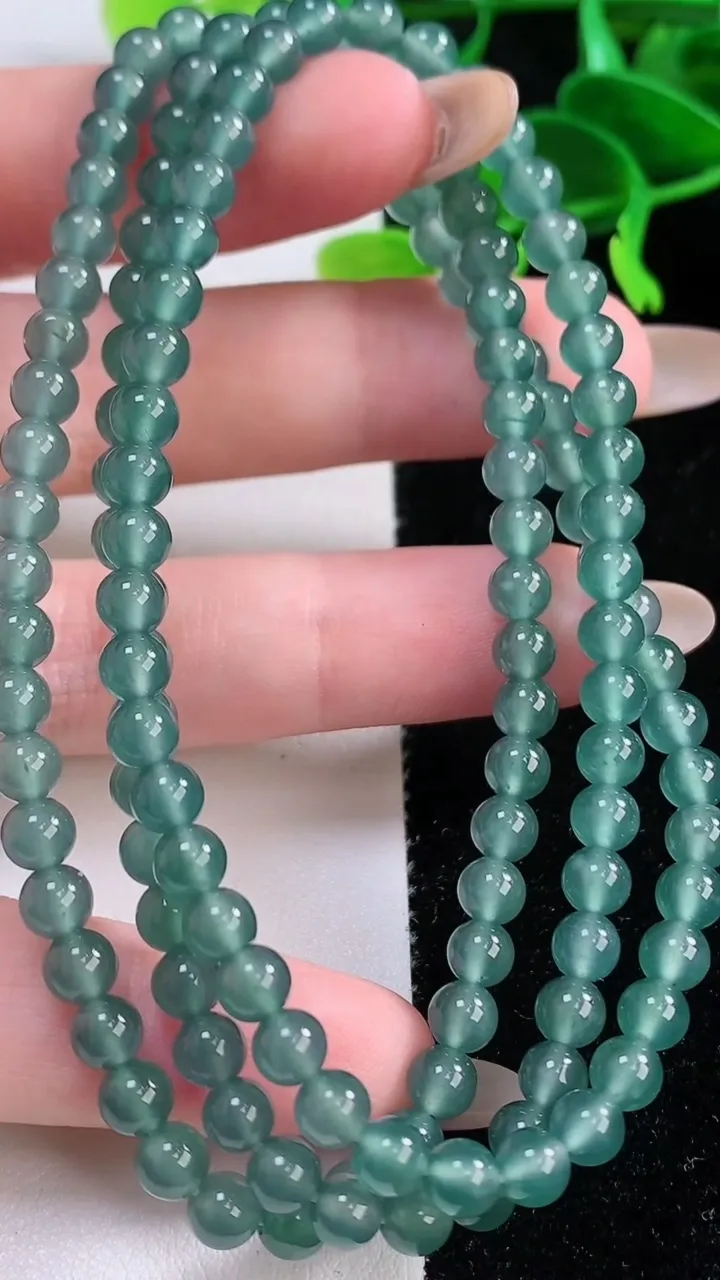 天然A货翡翠圆珠项链，尺寸4.7-133颗，重:24.72g
11月19日