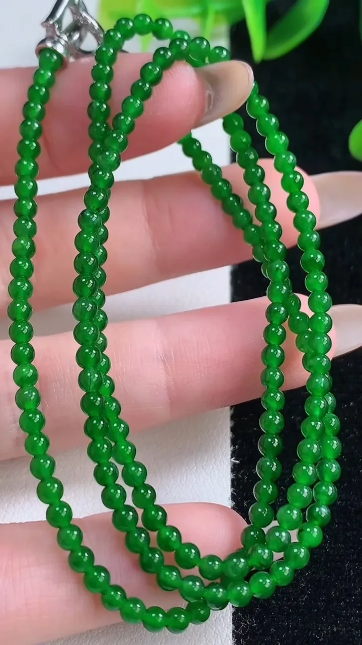 天然A货翡翠小米珠项链，尺寸2.9-175颗，重量:9.39g11月19日
工厂直销收藏佳品,种好水足，色泽均匀，有种有色，上手高大气！
