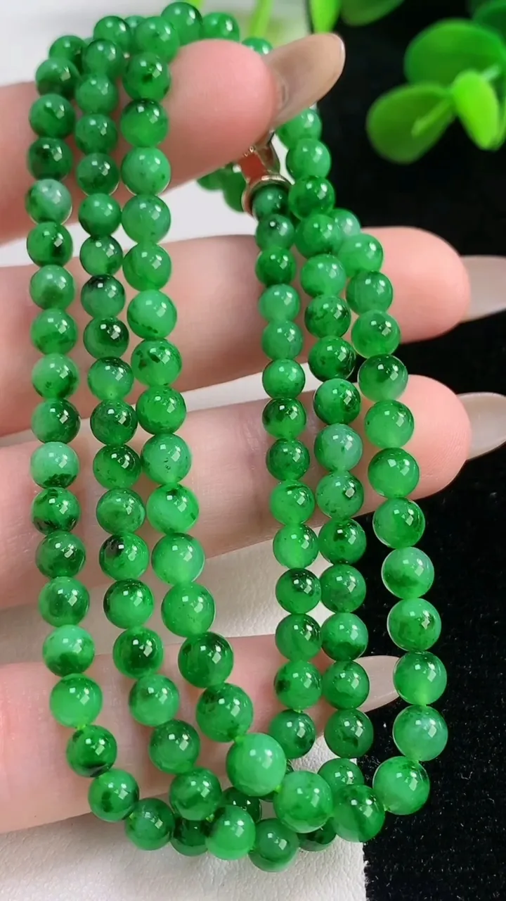 天然A货翡翠圆珠项链，尺寸4.1-118颗，重量:23.18g11月19日
工厂直销收藏佳品,种好水