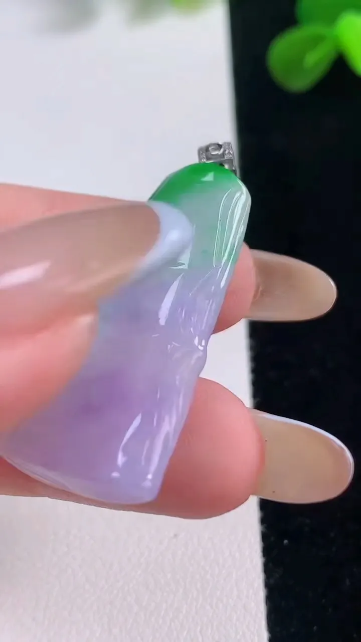 天然A货翡翠18K金春带彩紫罗兰节节高升 竹节吊坠，尺寸36-17-4.7，重量:6.90g
11月