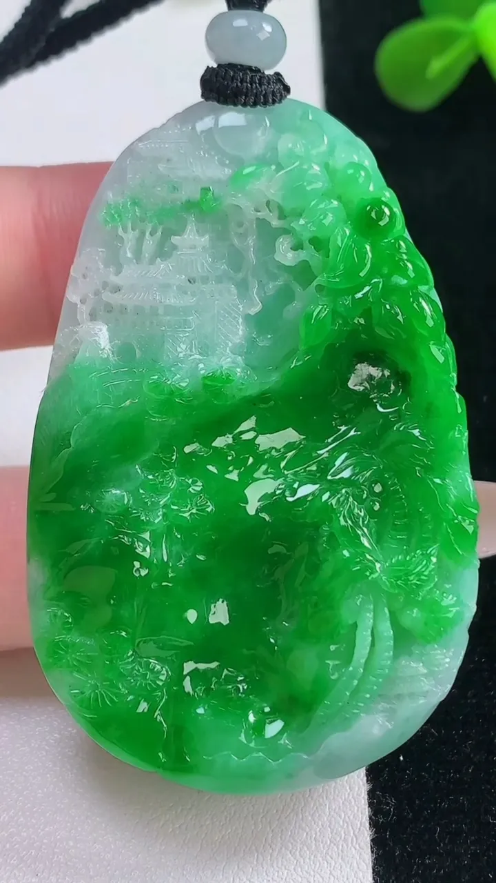 天然A货翡翠山水牌吊坠，尺寸55.5-36.6-9.8，重量:39.88g
11月19日