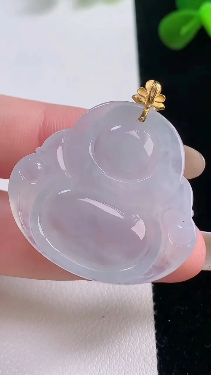 天然A货翡翠种白冰佛公吊坠，尺寸32-34.7-5.7，重量:9.74g
11月19日