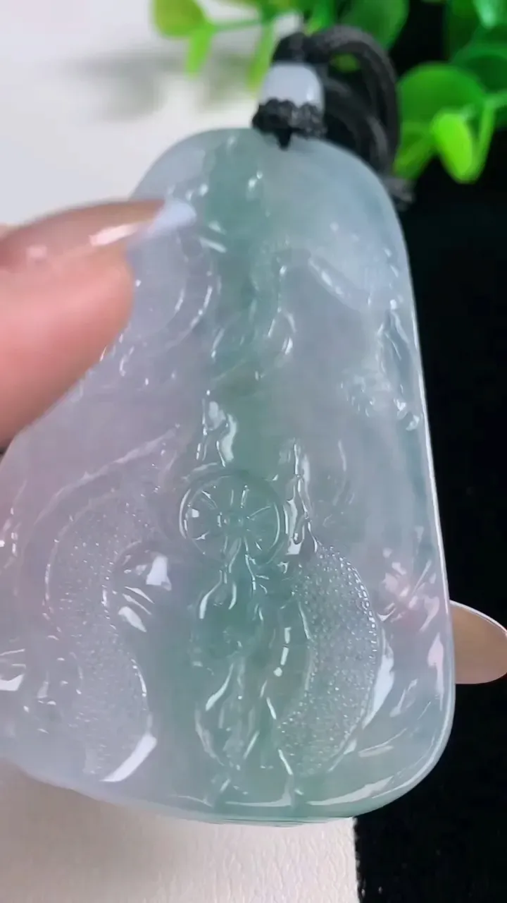 天然A货翡翠种飘花祥龙大势至菩萨吊坠，尺寸73.7-43.7-5.6，重量:45.97g
11月19日