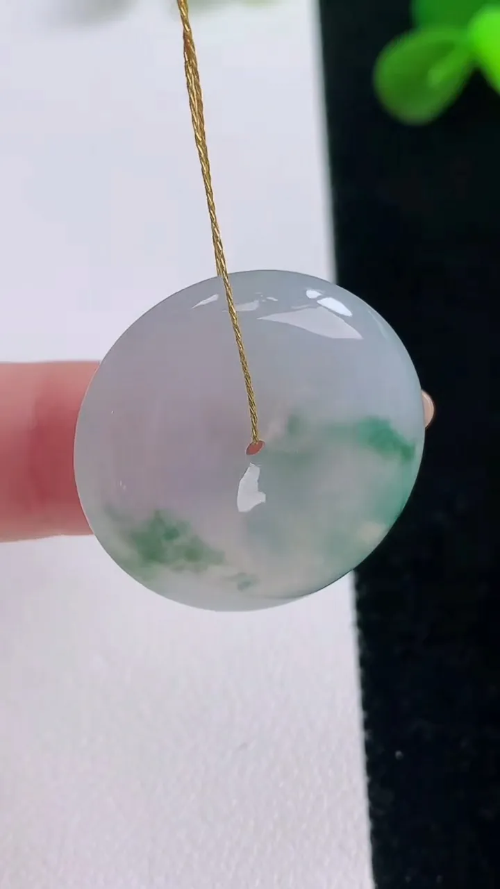 天然A货翡翠冰种飘花平安扣吊坠，尺寸25.2-6.3，重量:8.38g
11月19日