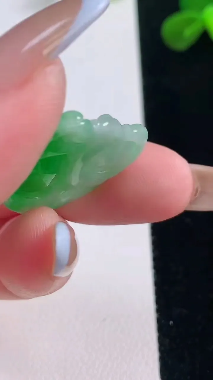 天然A货翡翠佛公吊坠，尺寸24-26.8-5，重量:4.56g
11月19日