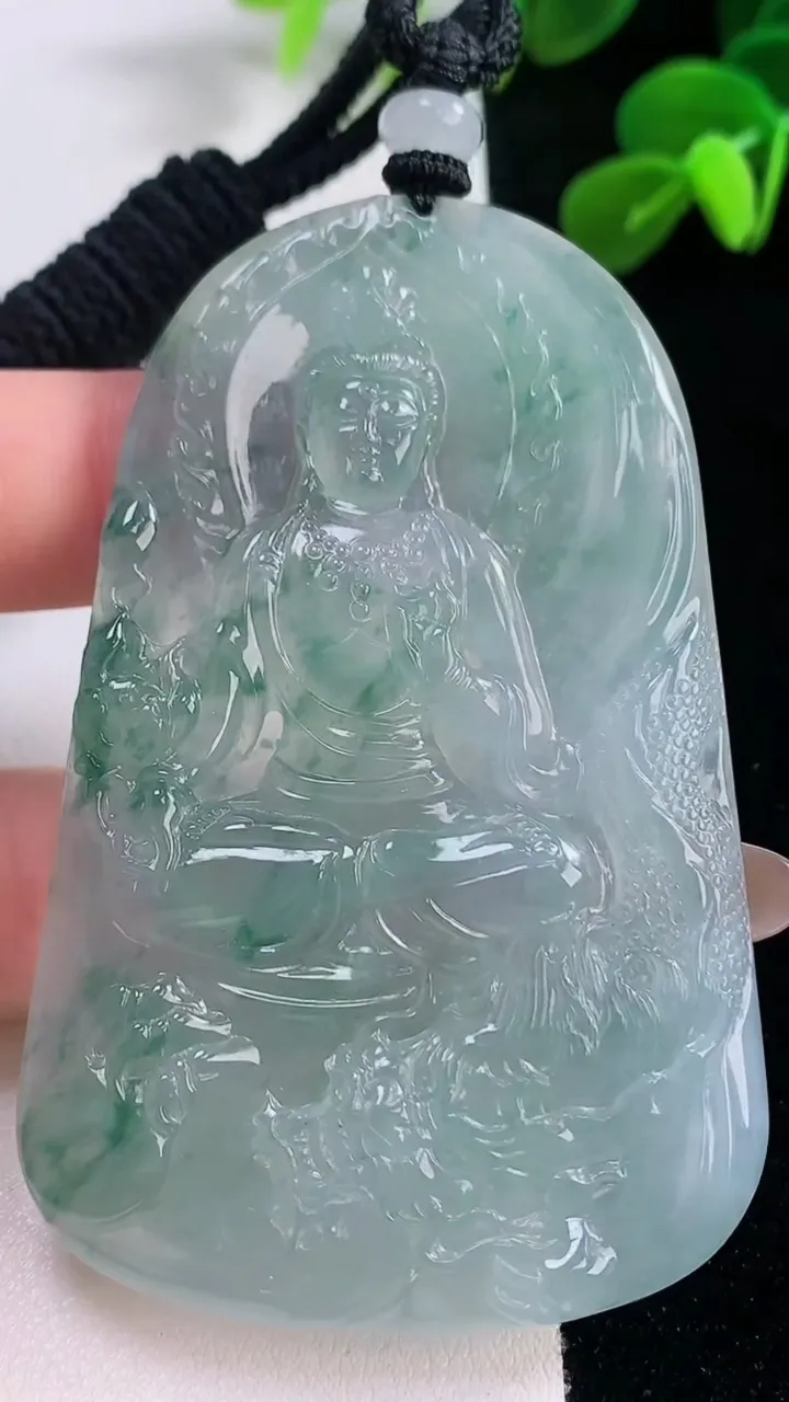 天然A货翡翠种飘花御龙大势至菩萨吊坠，尺寸71.5-44.8-5.7，重量:43.98g
11月19日