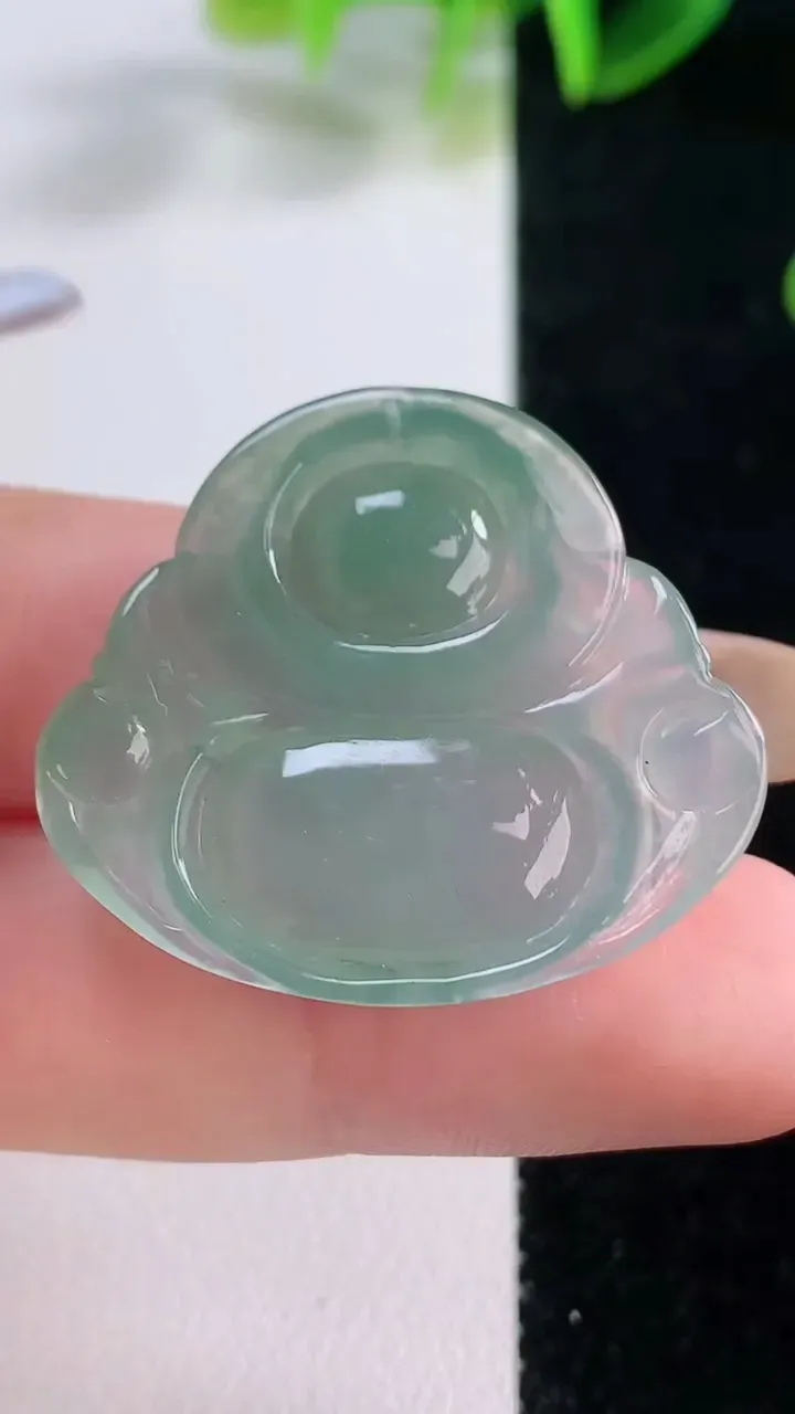 天然A货翡翠佛公吊坠，尺寸27.8-31.3-5.8，重量:7.30g
11月19日