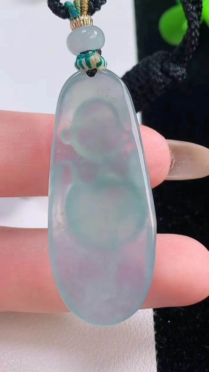 天然A货翡翠逍遥佛吊坠，尺寸42.6-19-6.6，重量:11.14g
11月19日