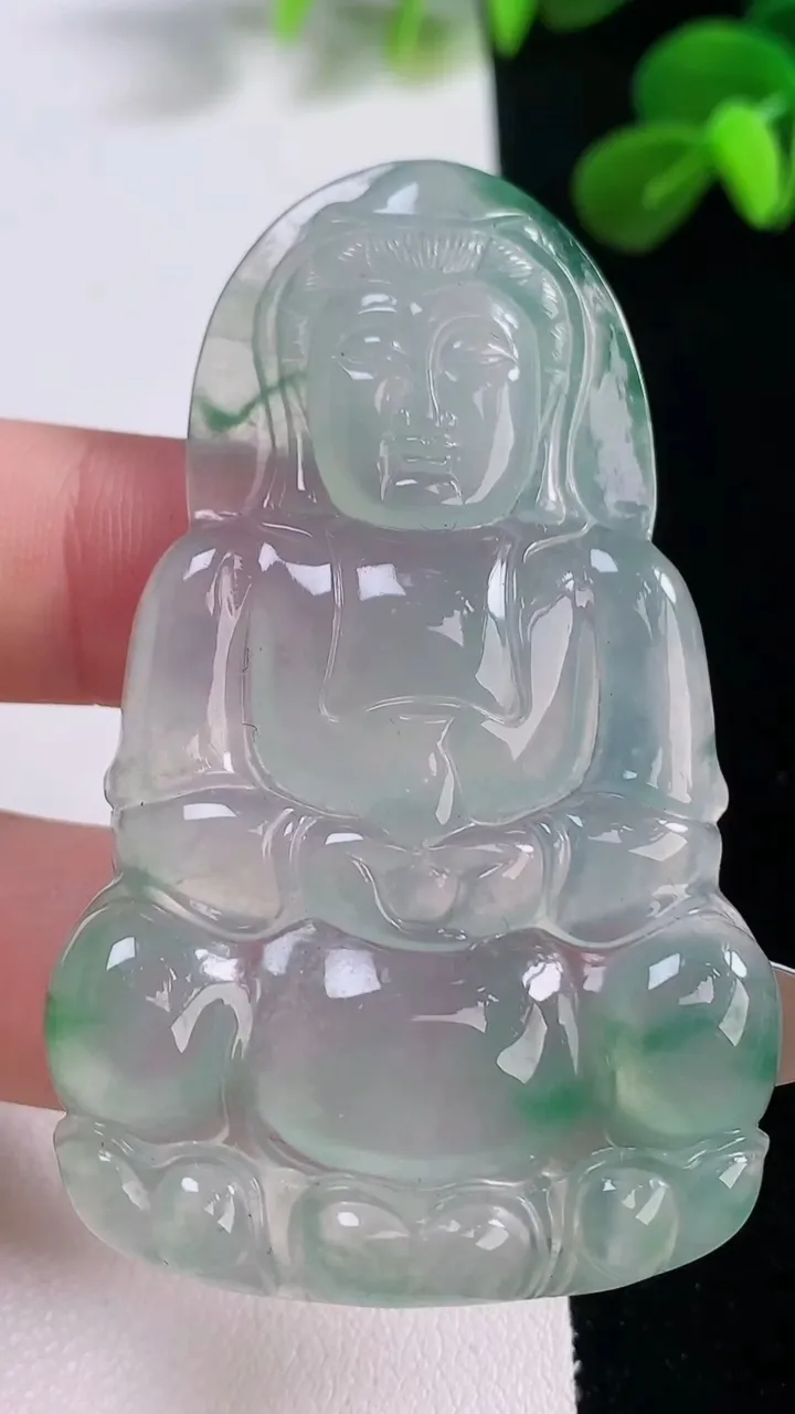 天然A货翡翠种飘花观音菩萨吊坠，尺寸60.2-37.2-5.5，重量:21.55g
11月19日