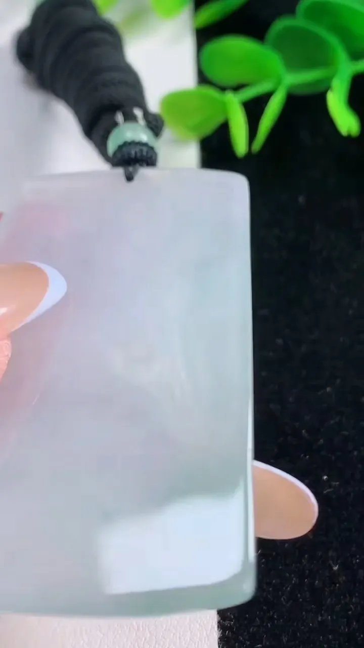 天然A货翡翠虚空藏菩萨吊坠，尺寸58-29.5-5.5，重:26.93g
11月19日