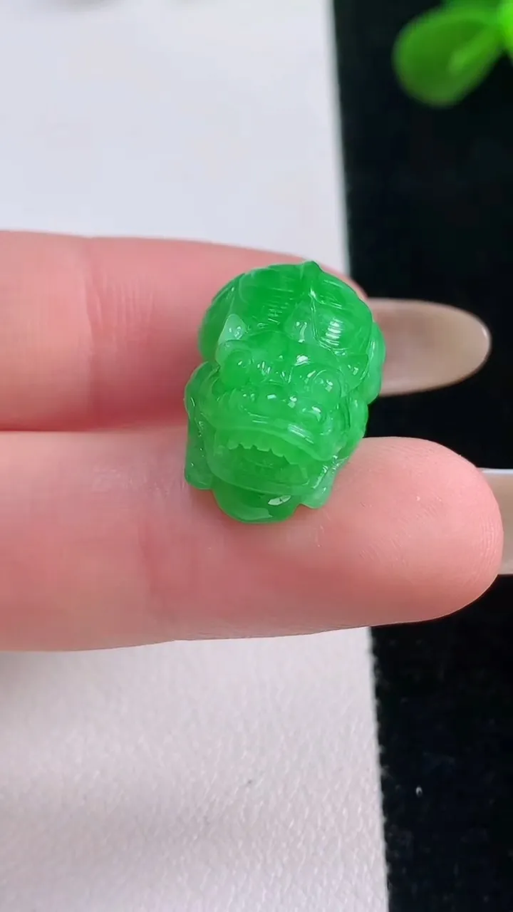 天然A货翡翠貔貅吊坠，尺寸20.6-13.4-11，重量:5.79g
11月19日