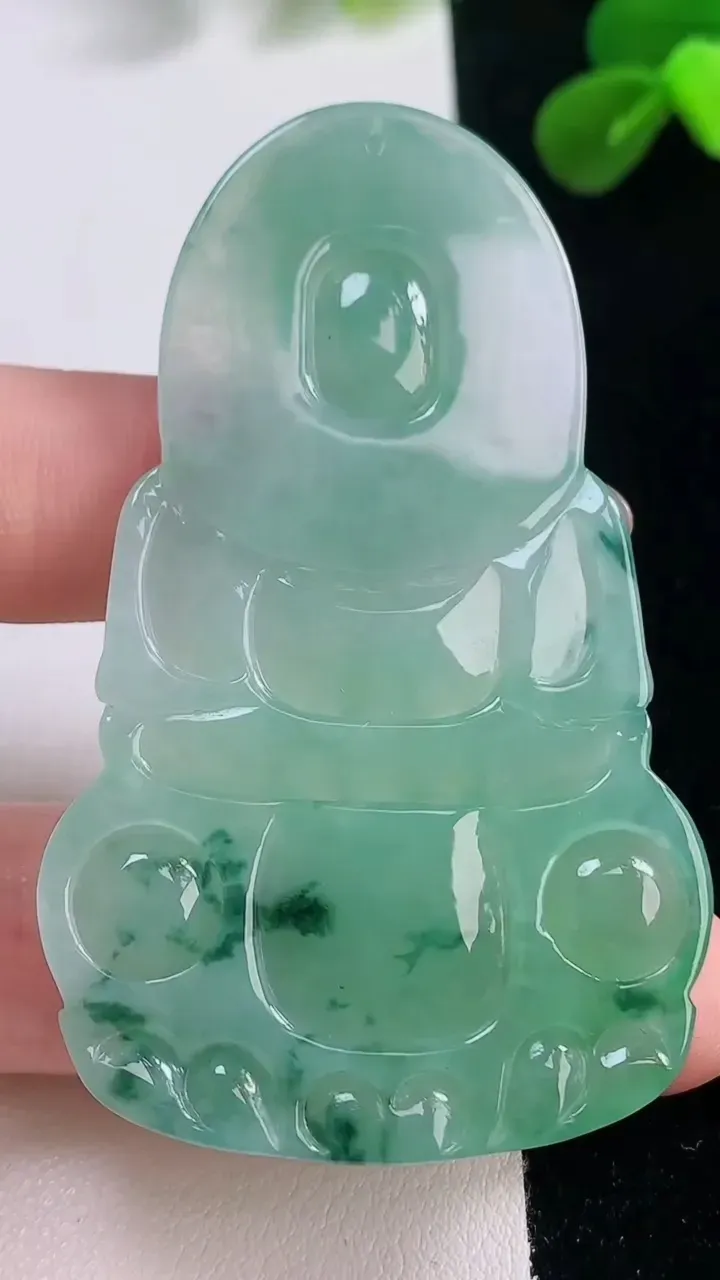 天然A货翡翠观音菩萨吊坠，尺寸62.8-38.2-6，重量:24.62g
11月19日