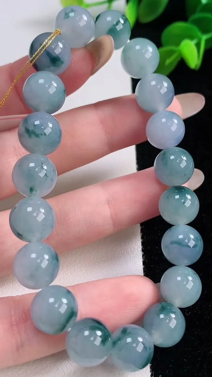 天然A货翡翠紫罗兰飘花圆珠手串，尺寸10.2-19颗，重量:36.33g11月19日
工厂直销收藏佳品,种好水足，色泽均匀，有种有色，上手高大气！