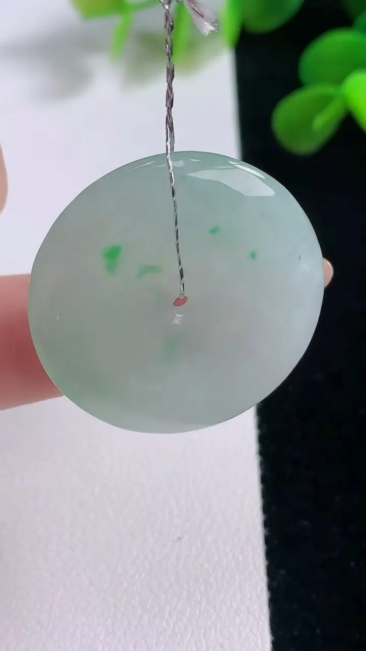 天然A货翡翠平安扣吊坠，尺寸30-4.3，重量:9.30g
11月19日