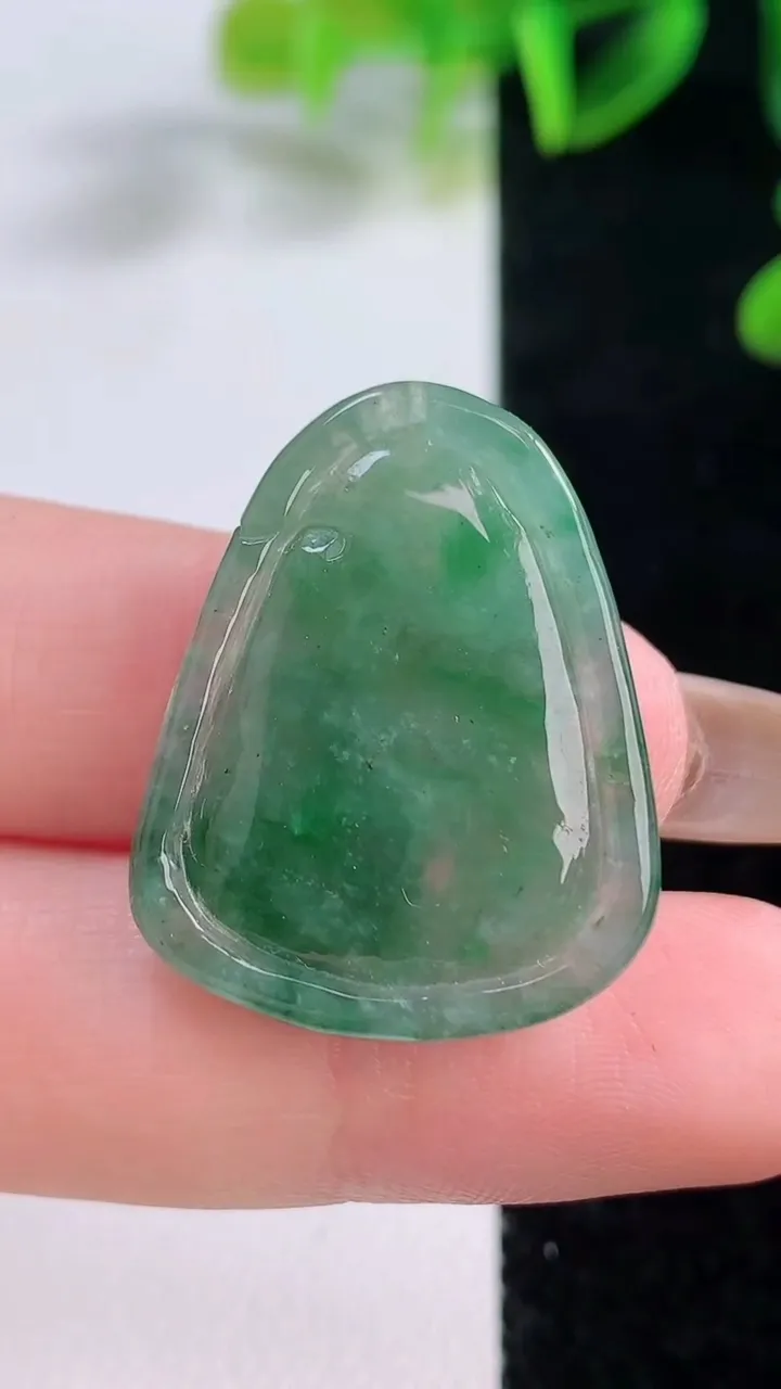 天然A货翡翠普贤菩萨吊坠，尺寸27.8-22-5，重量:5.83g
11月19日