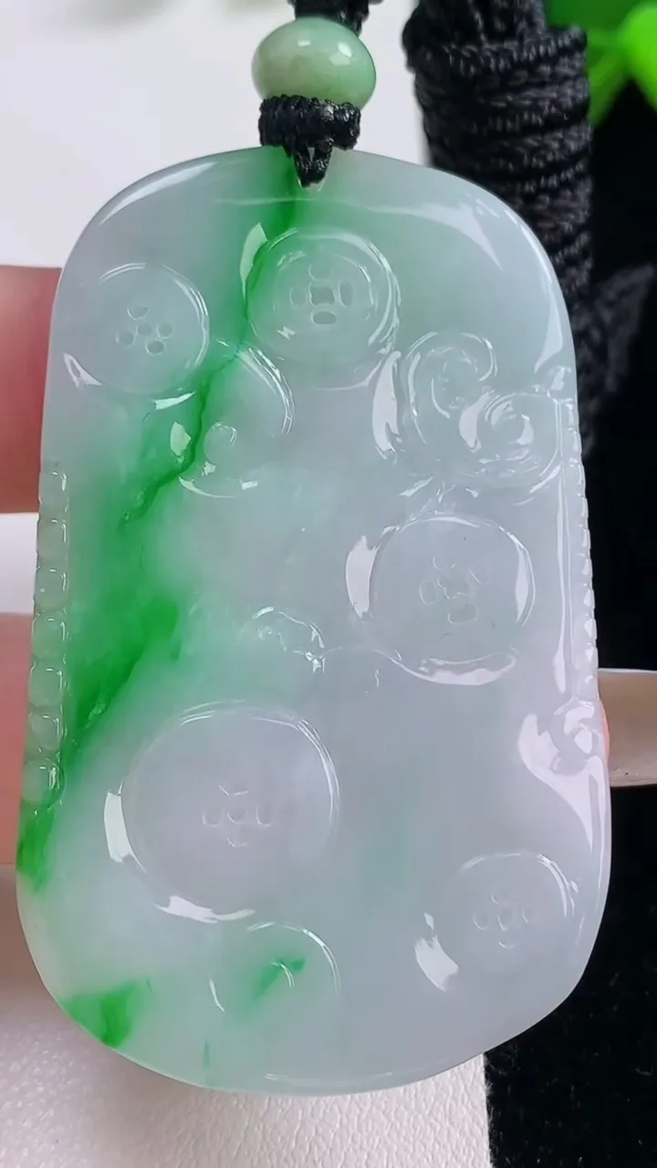 天然A货翡翠龙牌吊坠，尺寸56-33.5-4.5，重量:25.13g
11月19日