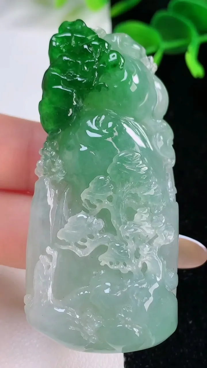 天然A货翡翠山水牌吊坠，尺寸74-40-24，重:47.91g
11月19日