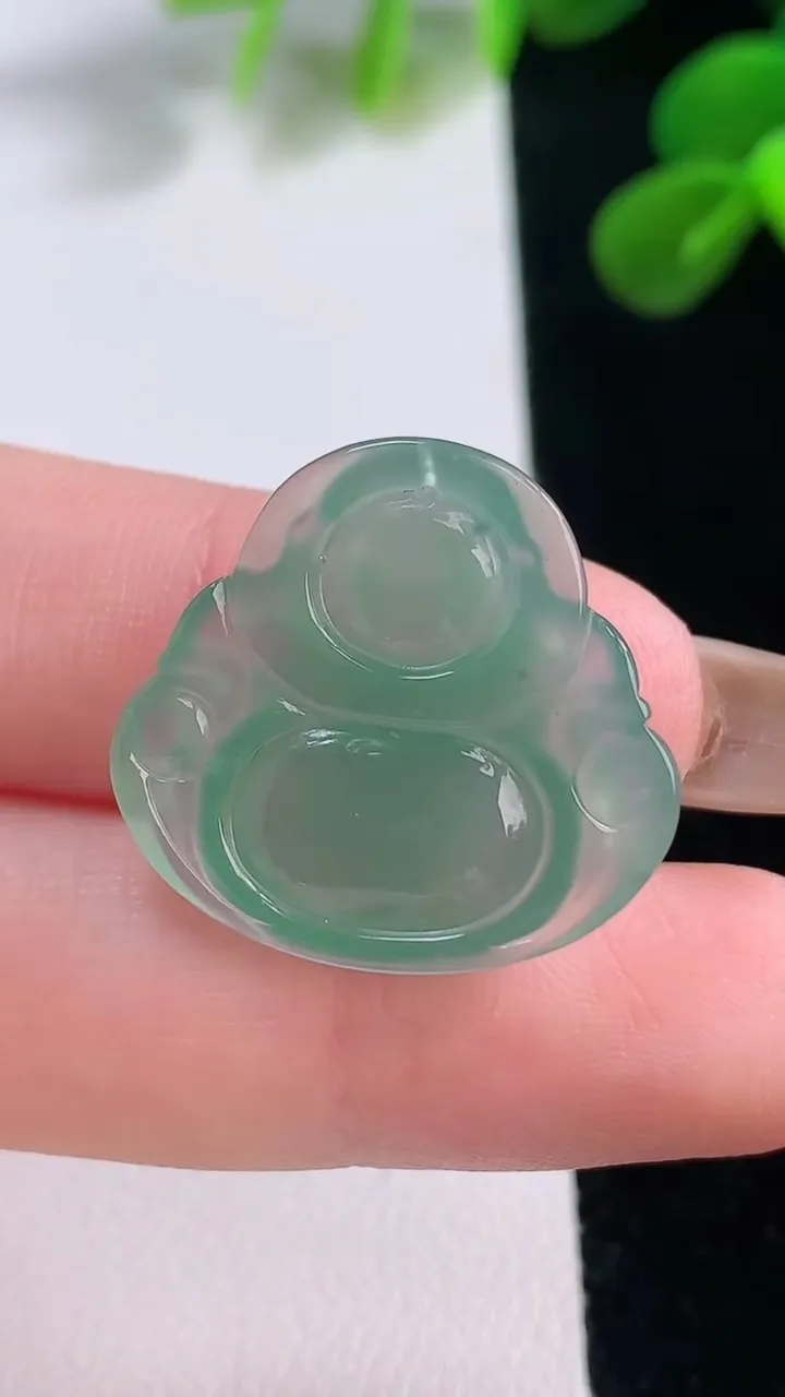 天然A货翡翠佛公吊坠，尺寸22.3-23.7-4.8，重量:3.95g
11月19日