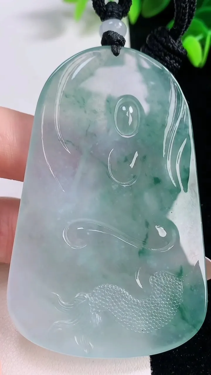 天然A货翡翠种飘花御龙大势至菩萨吊坠，尺寸71.5-44.8-5.7，重量:43.98g
11月19日