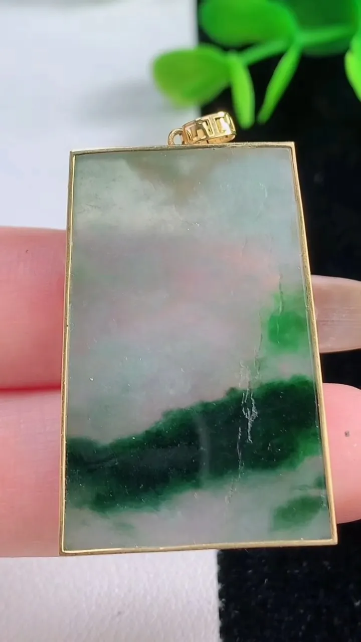 天然A货翡翠无事牌吊坠，尺寸36.2-24.2-2.6，重:7.68g
11月19日