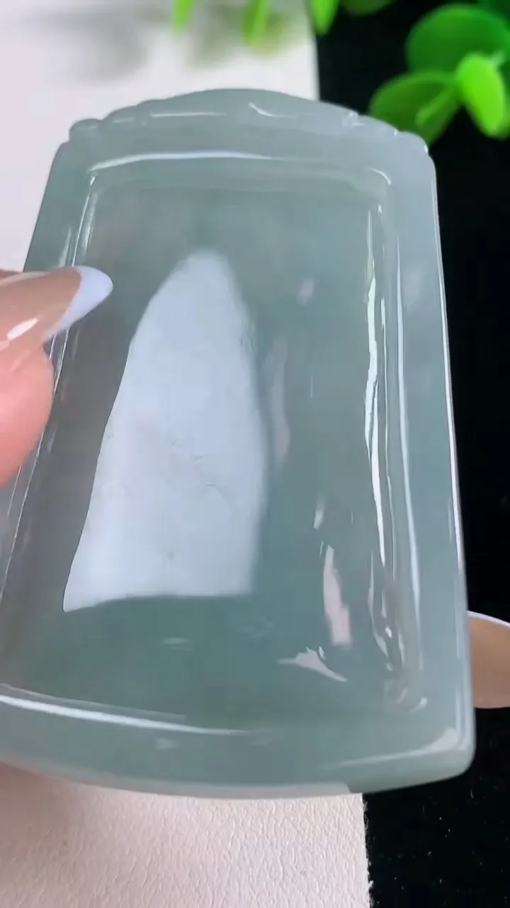 天然A货翡翠祥龙大日如来吊坠，尺寸64.4-39.7-9，重量:47.02g
11月19日