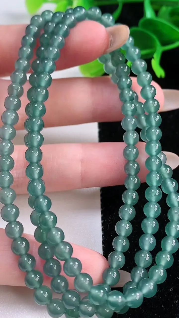 天然A货翡翠圆珠项链，尺寸4.7-133颗，重:24.72g
11月19日
