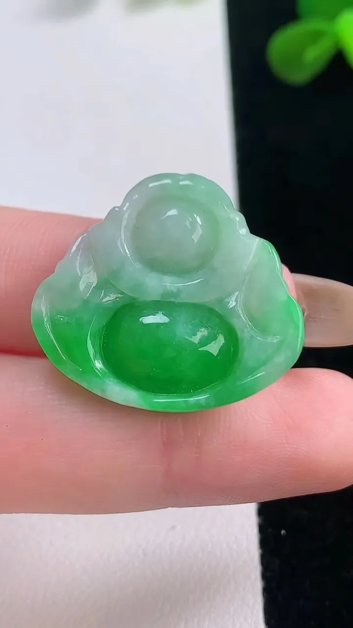 天然A货翡翠佛公吊坠，尺寸24-26.8-5，重量:4.56g
11月19日