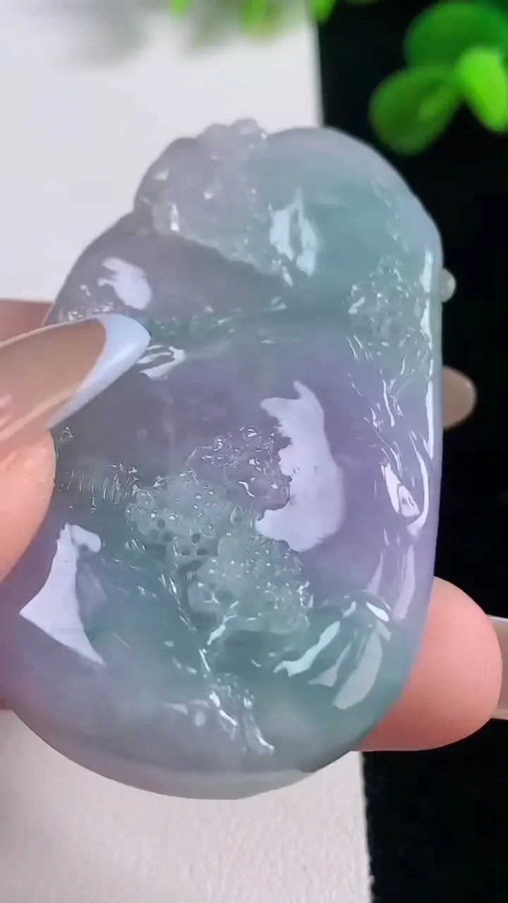 天然A货翡翠春带彩紫罗兰山水牌吊坠，尺寸57.4-34-12，重量:48.62g
11月19日