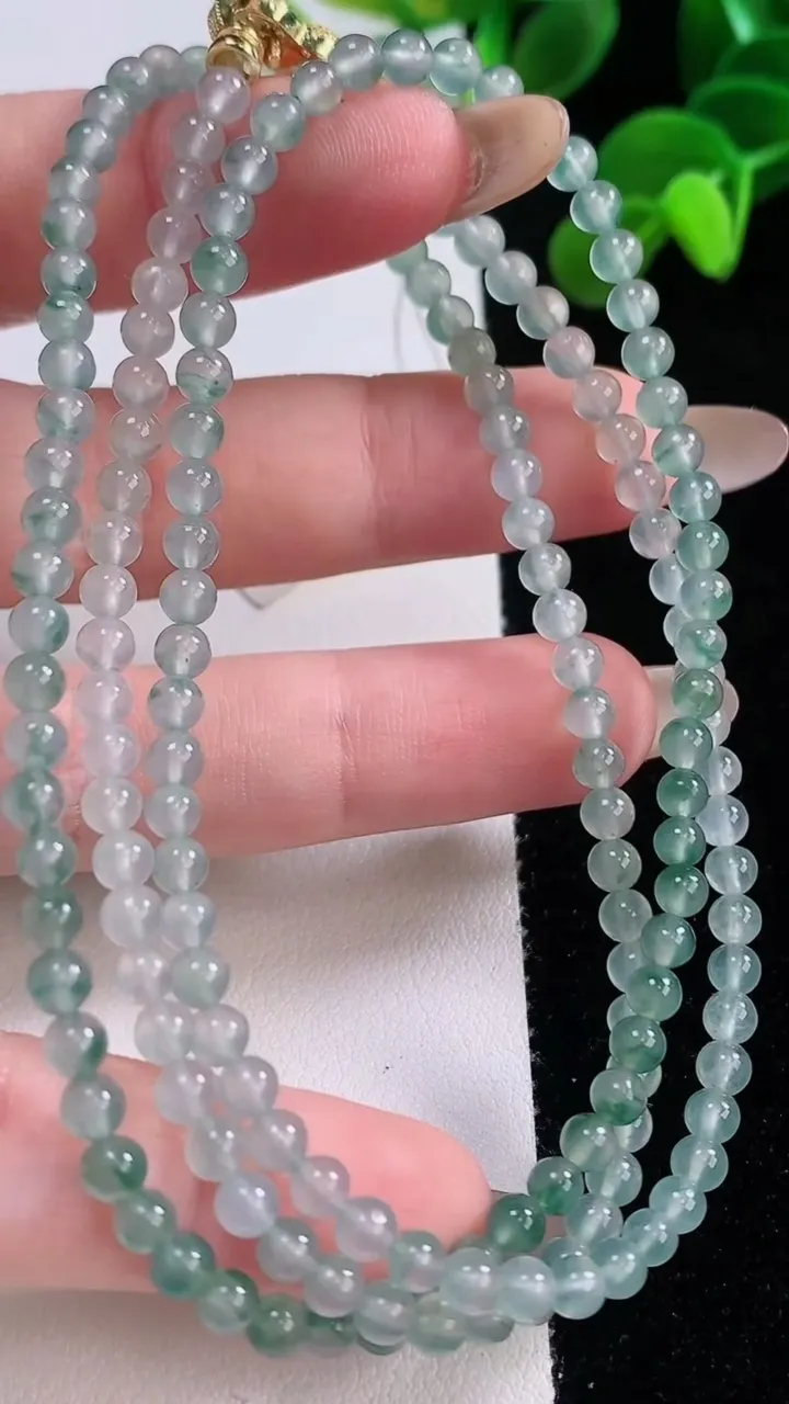 天然A货翡翠种飘花小米珠手串，尺寸3.9-170颗，重量:16.39g11月19日
工厂直销收藏佳品,种好水足，色泽均匀，有种有色，上手高大气！