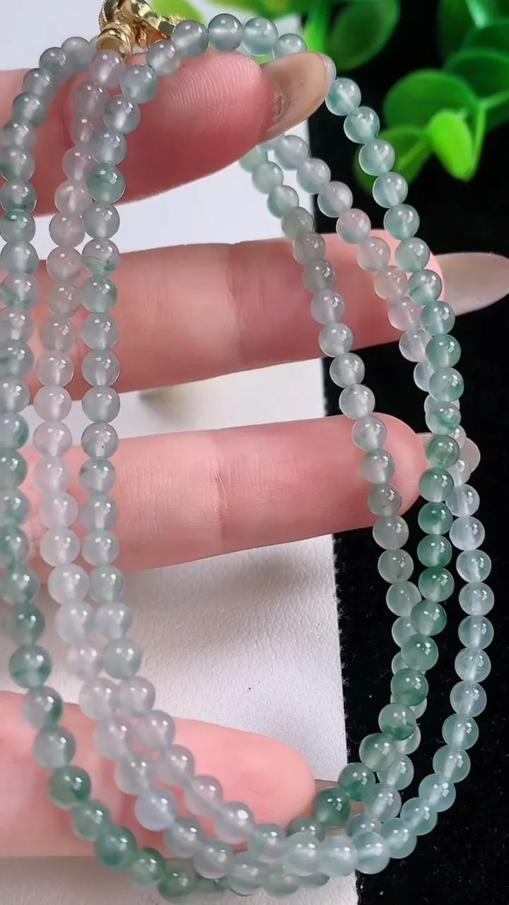 天然A货翡翠种飘花小米珠手串，尺寸3.9-170颗，重量:16.39g11月19日
工厂直销收藏佳品,种好水足，色泽均匀，有种有色，上手高大气！