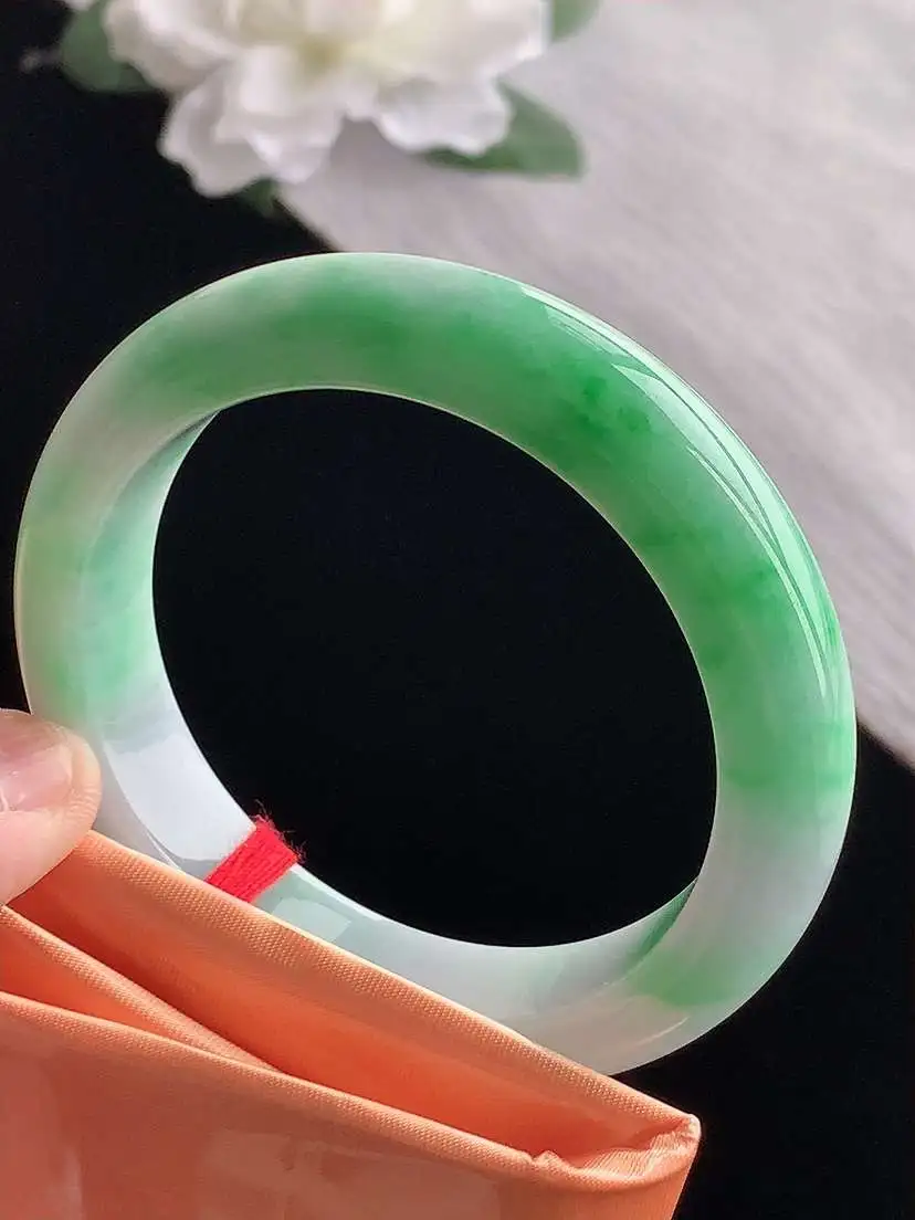a货翡翠老坑冰种飘绿正装正圈手镯54-55圈口  尺寸54×12.5×8.6mm 1118