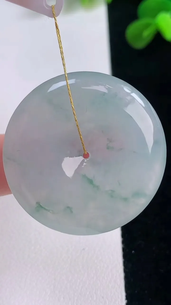 天然A货翡翠冰种飘花平安扣吊坠，尺寸34.8-6，重量:15.52g
11月19日