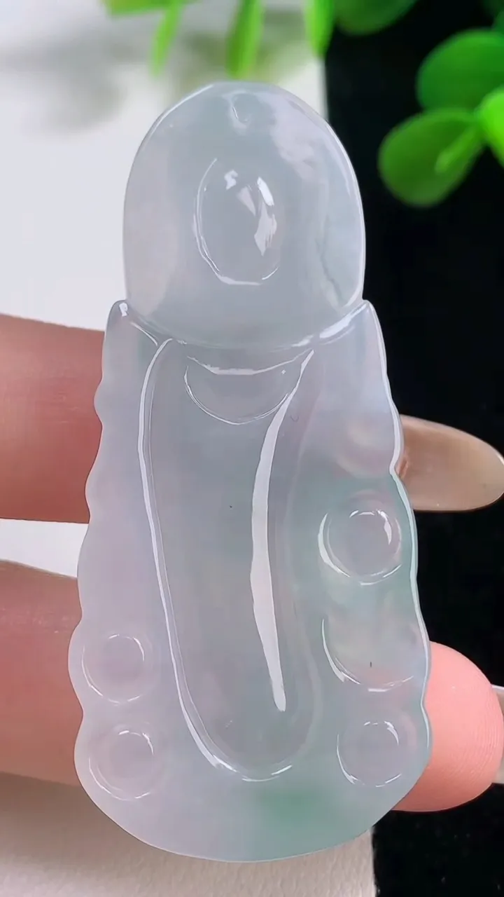 天然A货翡翠观音菩萨吊坠，尺寸57.3-26-5.6，重量:15.41g
11月19日