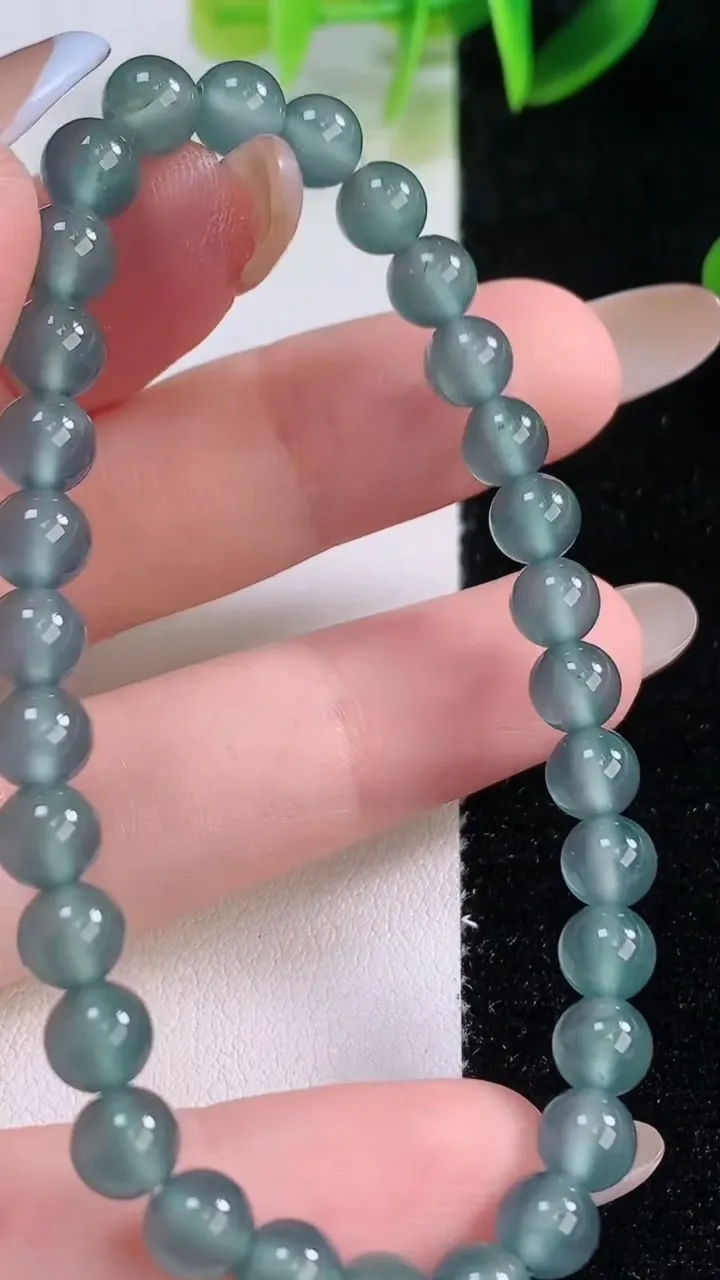 天然A货翡翠圆珠手串，尺寸5.8-31颗，重量:10.50g11月19日
工厂直销收藏佳品,种好水足