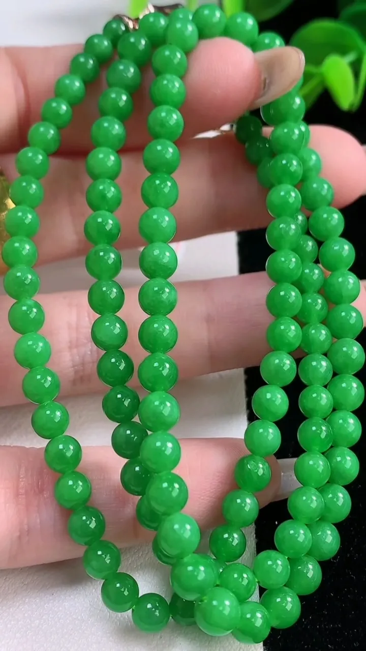 天然A货翡翠圆珠项链，尺寸5-115颗，重量:25.68g11月19日
工厂直销收藏佳品,种好水足，色泽均匀，有种有色，上手高大气！