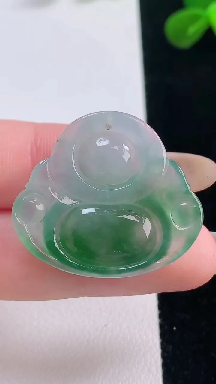 天然A货翡翠佛公吊坠，尺寸26.2-30-5.9，重量:7.01g
11月19日