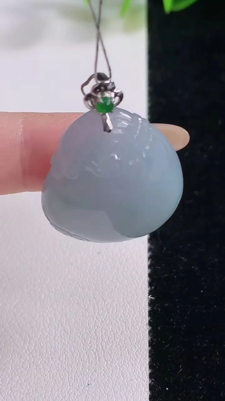 天然A货翡翠18K金紫罗兰福袋吊坠，尺寸25.8-23.4-10.3，重量:11.29g
11月19日