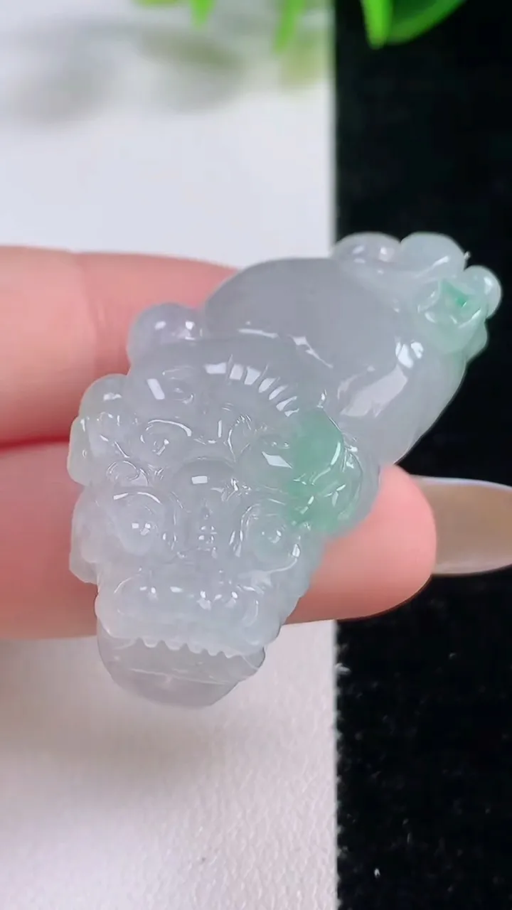 天然A货翡翠貔貅吊坠，尺寸42-20.4-13，重量:25.87g
11月19日