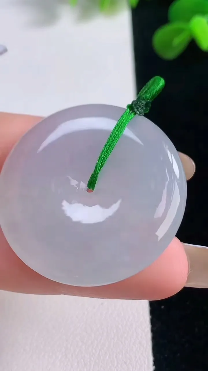 天然A货翡翠冰种紫罗兰平安扣吊坠，尺寸34-5，重量:14.23g
11月19日