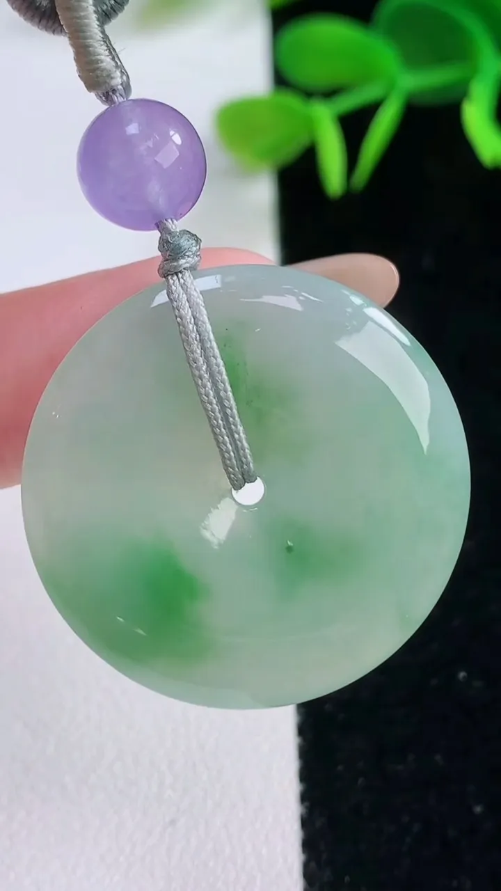 天然A货翡翠平安扣吊坠，尺寸29.8-4.5，重:7.97g
11月19日